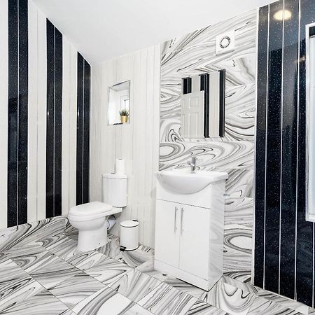Five Bedroom Townhouse - Near City Centre - Edgbaston - On Street Parking - Wifi - Netflix - 974P Birmingham Luaran gambar