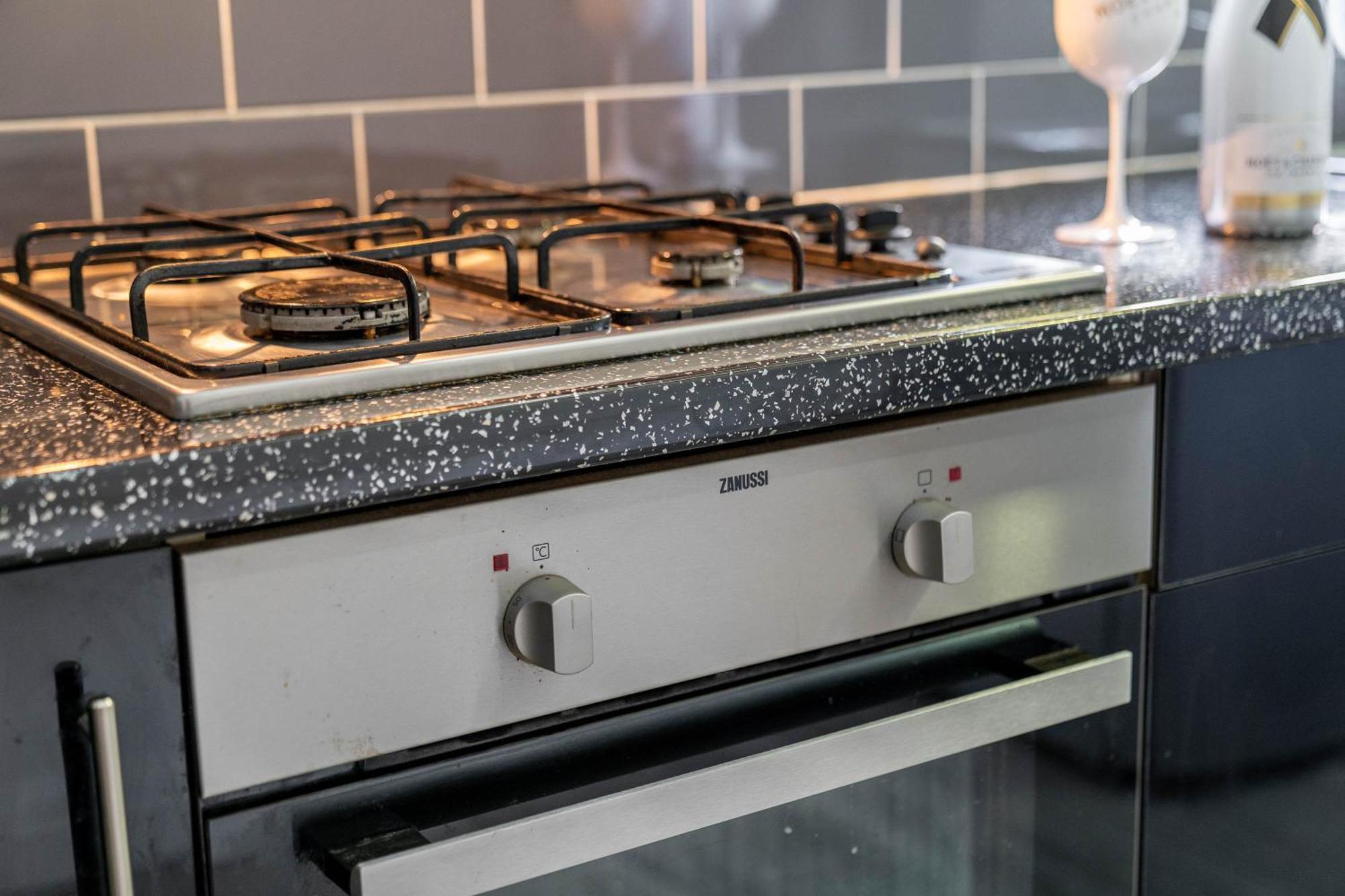 Five Bedroom Townhouse - Near City Centre - Edgbaston - On Street Parking - Wifi - Netflix - 974P Birmingham Luaran gambar