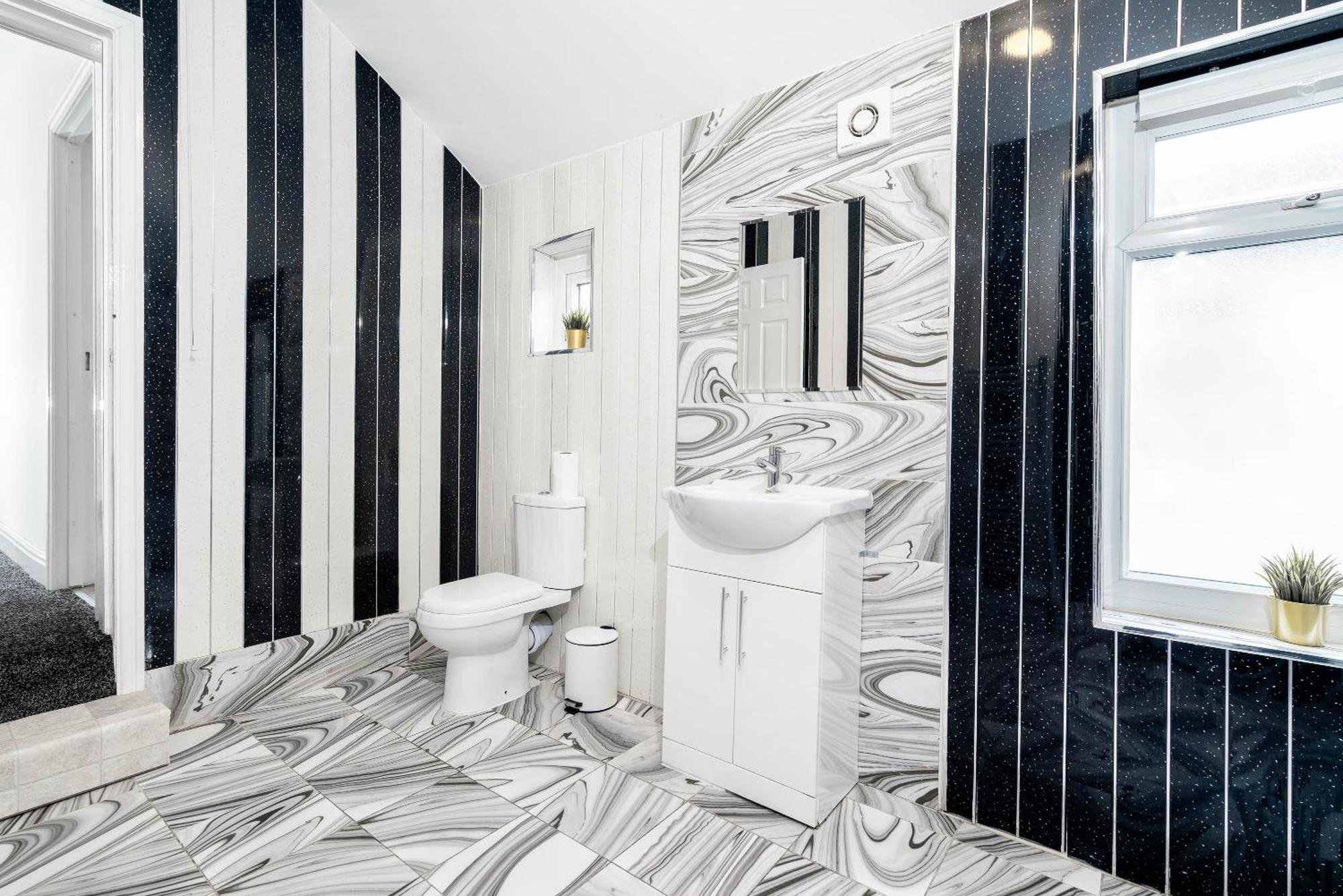 Five Bedroom Townhouse - Near City Centre - Edgbaston - On Street Parking - Wifi - Netflix - 974P Birmingham Luaran gambar